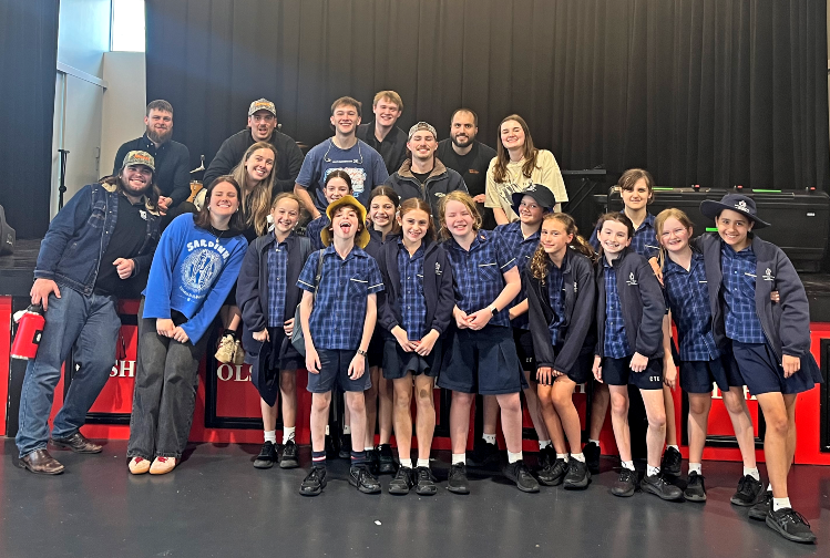 Christ the King Year 6 students pose with Ignite Youth presenters following a day of faith, learning and reflection.